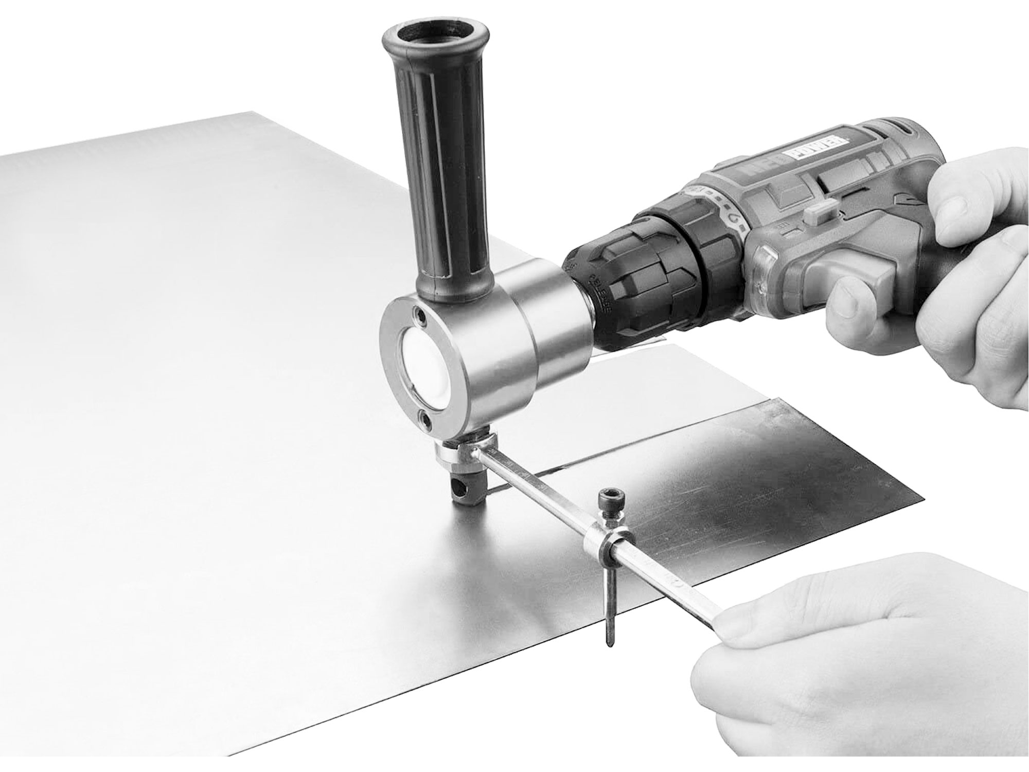 kruhová vodící šablona pro nástavec na vrtačku k stříhání plechu