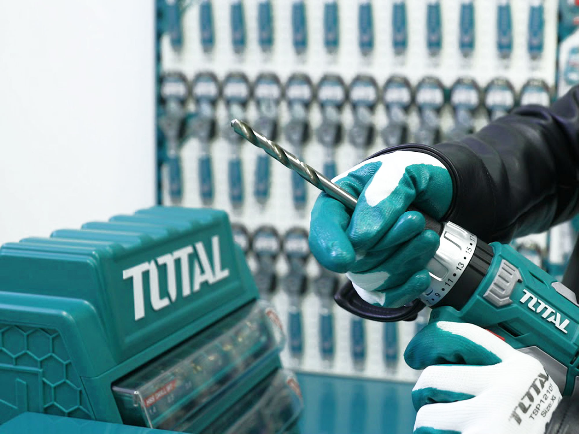 Skříňka na vrtáky, rozměry 340x320x430mm, 4 poschodí, 8 přihrádek na každém poschodí