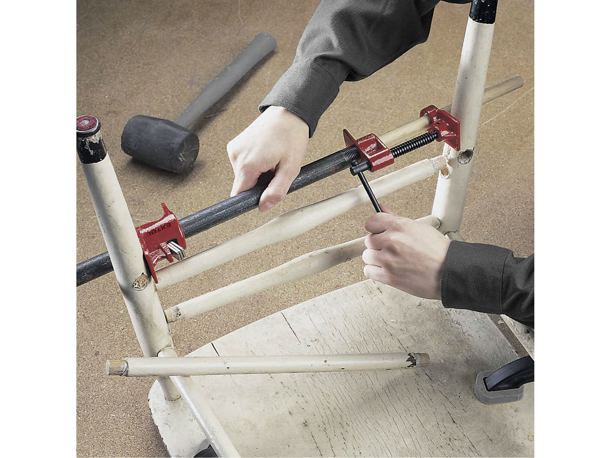 svěrka trubková nastavitelná, fixace na pevném konci pomocí trubky s vnějším závitem DN 20 - 3/4" -26,9mm