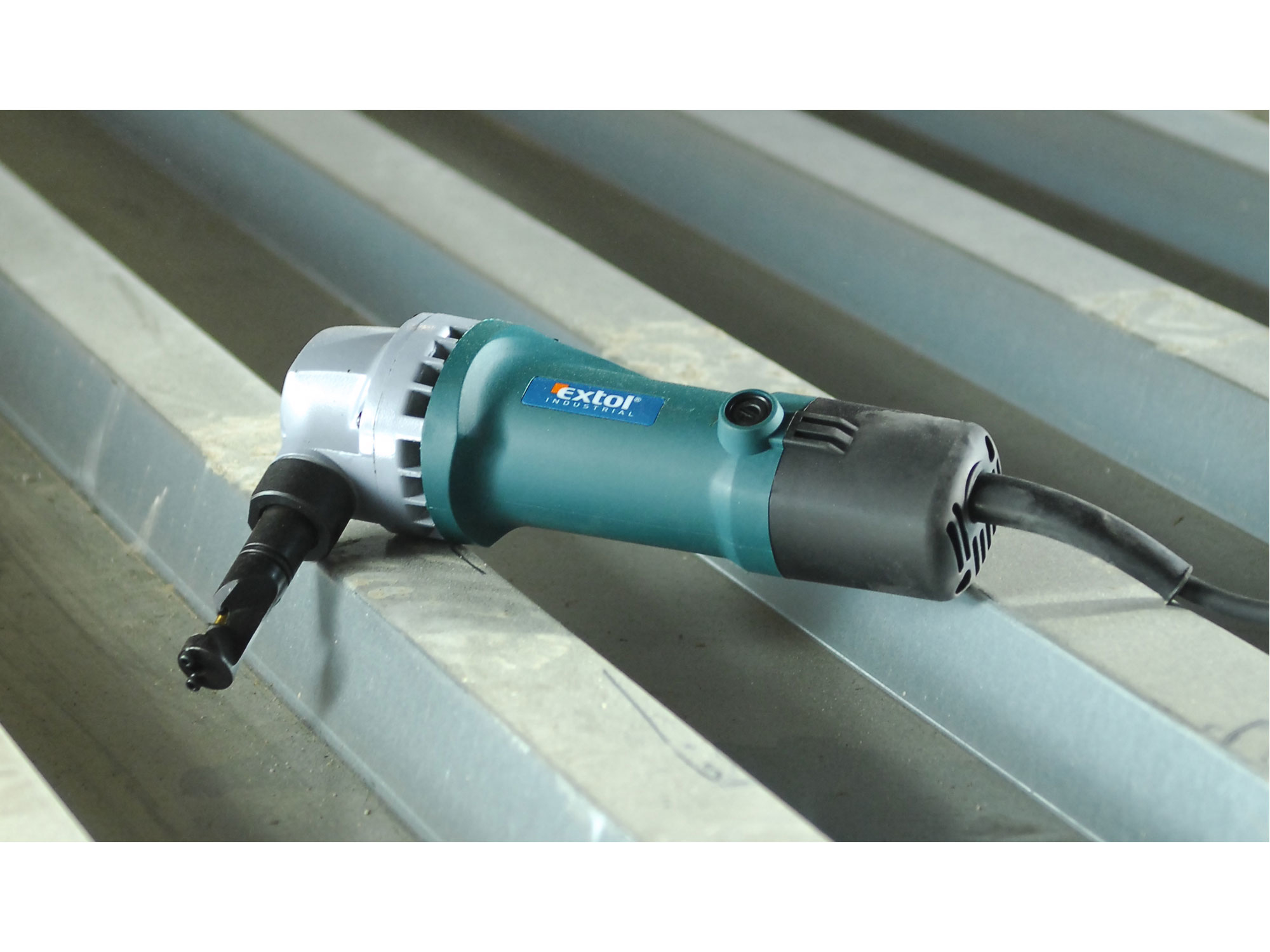 ZRUŠENO! Nahrazeno výrobkem 8797206, nůžky na plech, prostřihovačky elektrické, 500W