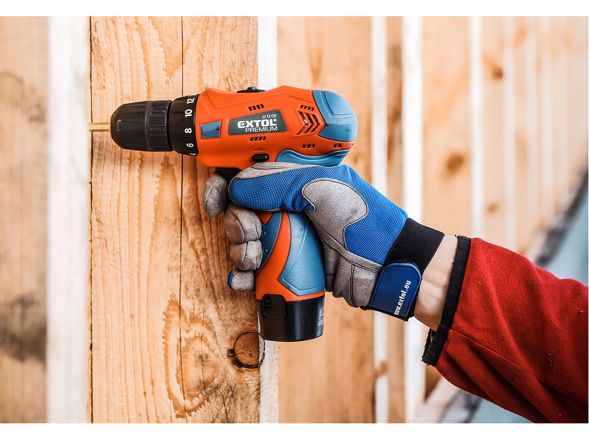 ZRUŠENO! Nahrazeno výrobkem 8891152 vrtací šroubovák aku, 12V Li-ion (2x), 1500mAh