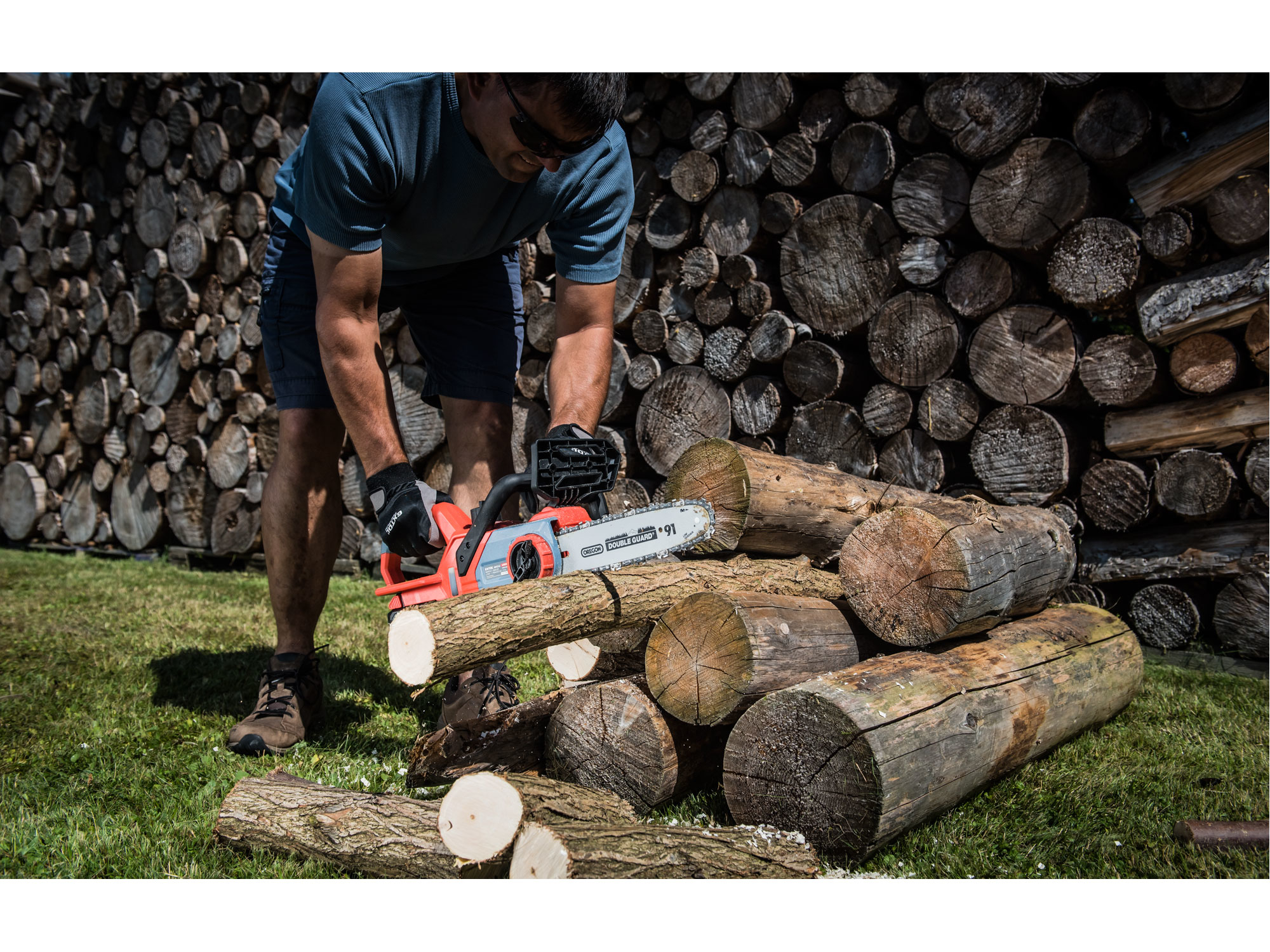 ZRUŠENO! Nahrazeno výrobkem 8891920 pila řetězová aku, 30cm, GARDEN20V, 20V Li-ion, 2000mAh